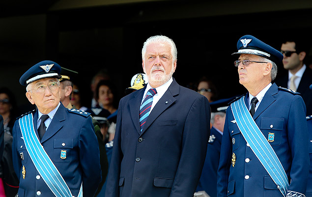 O ministro da Defesa, Jaques Wagner, participa de cerimnia das Foras Armadas