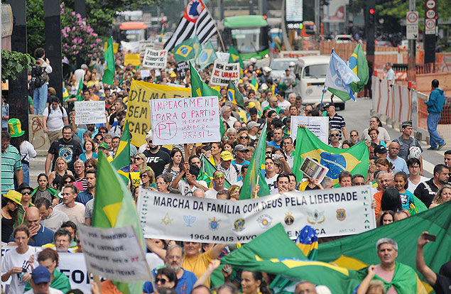 Protesto pedindo o impeachment da presidente Dilma Rousseff na av. Paulista, em São Paulo, neste sábado (31)
