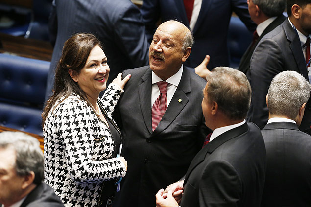 Ktia Abreu e Luiz Henrique em cerimnia de posse no Senado