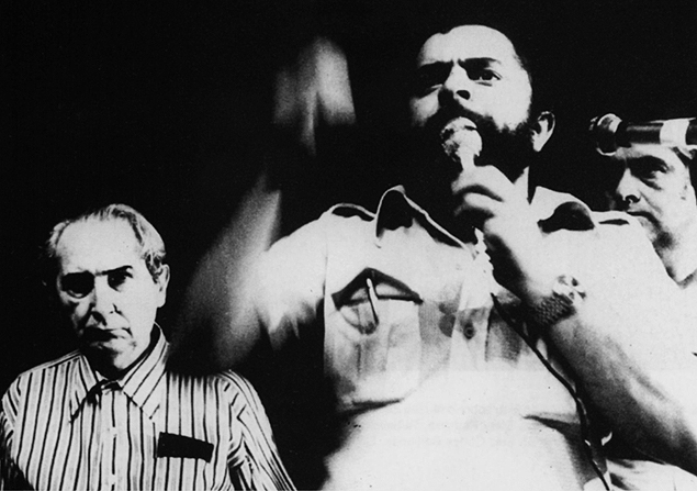 O crtico de arte Mrio Pedrosa(esq.), e Luiz Incio Lula da Silva em ato de fundao do PT, em 1980