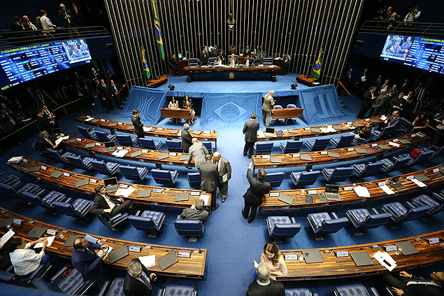 Sesso do Senado presidida por Renan Calheiros, cujo nome aparece em lista de envolvidos na Lava Jato