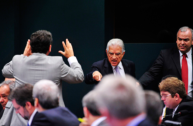 Deputados batem boca durante incio dos trabalhos da CPI da Petrobras