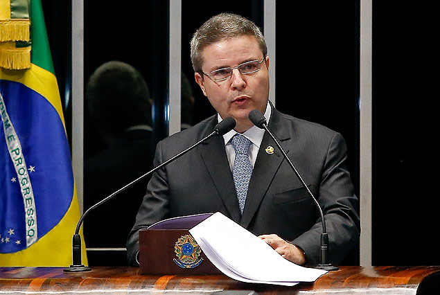 O senador Antonio Anastasia (PSDB-MG) discursa na tribuna do plenário do Senado