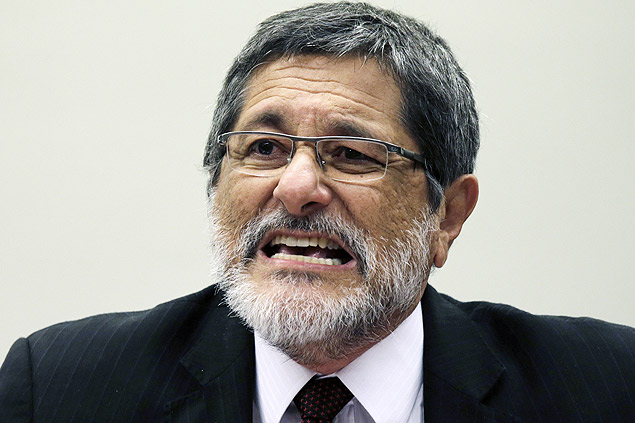 Former President of Brazil's Oil Company Petrobras Jose Sergio Gabrielli speaks during session of the Parliamentary Commission of Inquiry in the Chamber of Deputies that investigate allegations of corruption at Petrobras, in Brasilia March 12, 2015. REUTERS/Ueslei Marcelino (BRAZIL - Tags: POLITICS ENERGY) ORG XMIT: BSB054