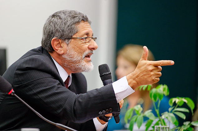 O ex-presidente da Petrobras Jos Srgio Gabrielli fala na CPI da Petrobras