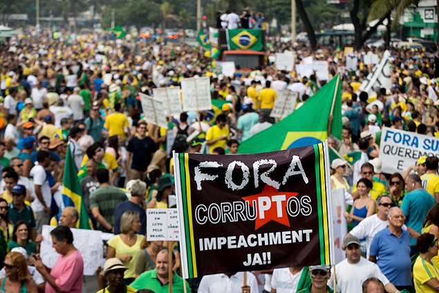 Manifestao contra contra o governo Dilma na orla de Copacabana, no Rio