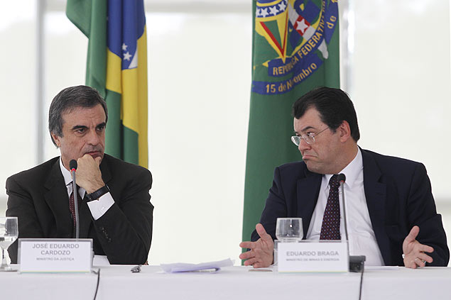 Os ministros Jos Eduardo Cardozo (Justia) e Eduardo Braga (Minas e Energia) durante entrevista no Planalto