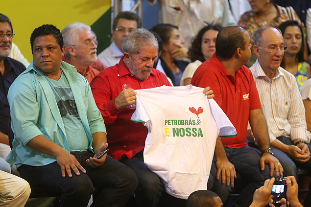 Lula ganhou camiseta em ato do qual participou o ex-presidente da Petrobras Jos Sergio Gabrielli