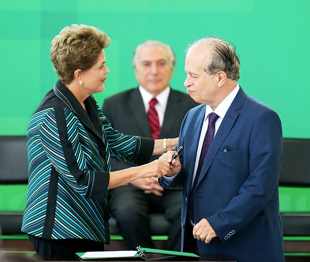 Dilma na cerimnia de posse do novo Ministro da Educao, Renato Janine Ribeiro, no Palcio do Planalto
