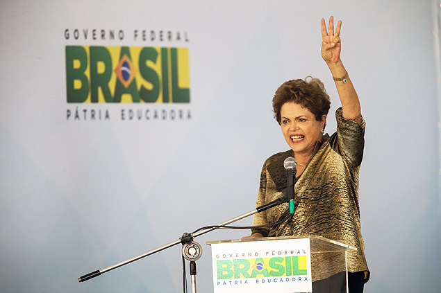 A presidente Dilma Rousseff, durante entrega de chaves do Minha Casa Minha Vida na baixada fluminense