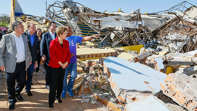 Dilma observa estragos em Xanxer (SC) aps tornado