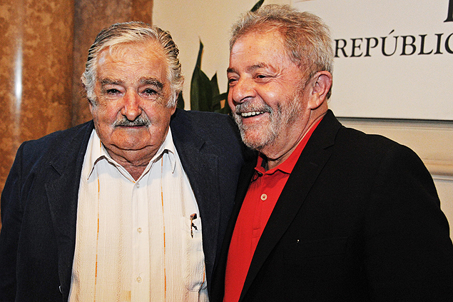 Lula  recebido pelo ento presidente do Uruguai, Jos Mujica, na residncia oficial do governo do pas