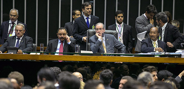 O presidente da Cmara, Eduardo Cunha (centro), na sesso desta quarta sobre a reforma poltica