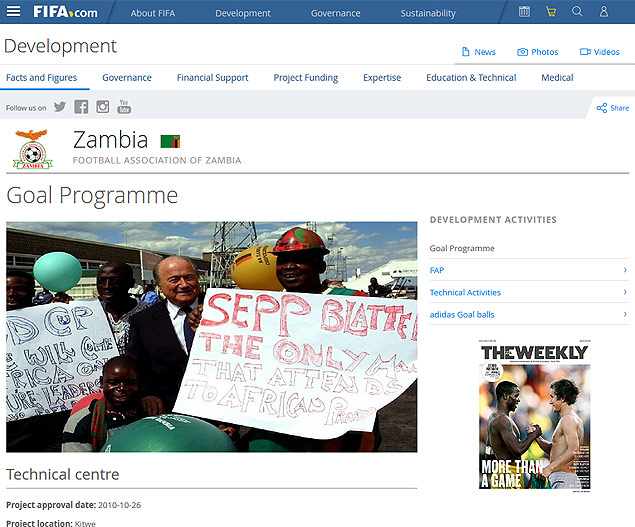 Pgina do Projeto Gol em Zmbia no site da Fifa; cartaz diz que Blatter olha para problemas da frica