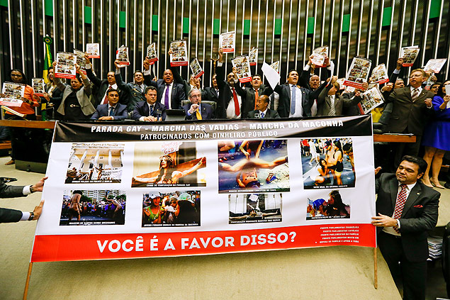 Deputados da bancada evanglica fazem protesto na Cmara dos Deputados