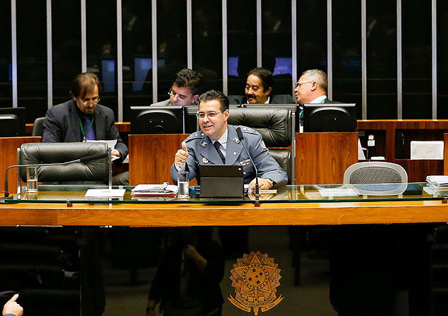 O deputado federal Capitão Augusto (PR-SP) preside sessão da Câmara