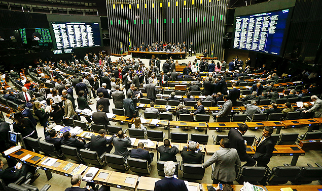 Plenário da Câmara dos Deputados durante votações de artigos relativos à reforma política