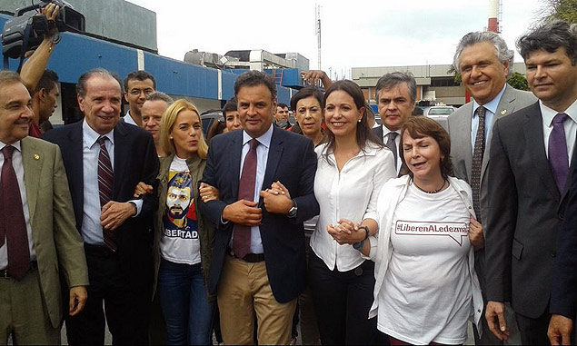 Senadores brasileiros se encontram com oposicionistas perto do aeroporto de Caracas