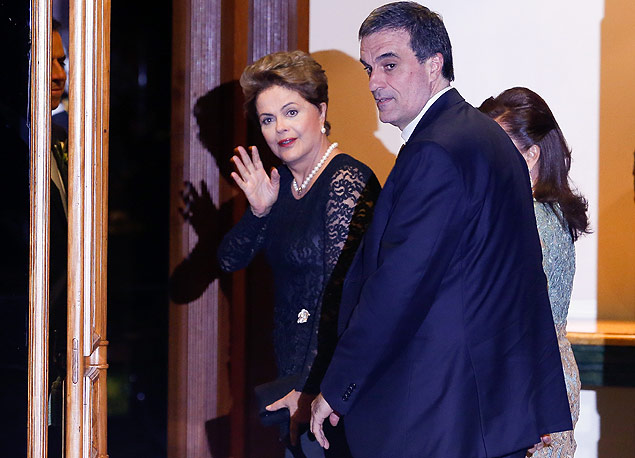 Dilma Rousseff e Jos Eduardo Cardozo chegam no casamento da filha do senado Euncio Oliveira