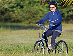 Dilma andando de bicicleta Ed Ferreira - 1º.jun.2015/Folhapress