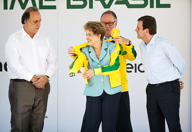 Dilma com o governador Luiz Fernando Pezo, Carlos Nuzman do comit olmpico, e o prefeito Eduardo Paes