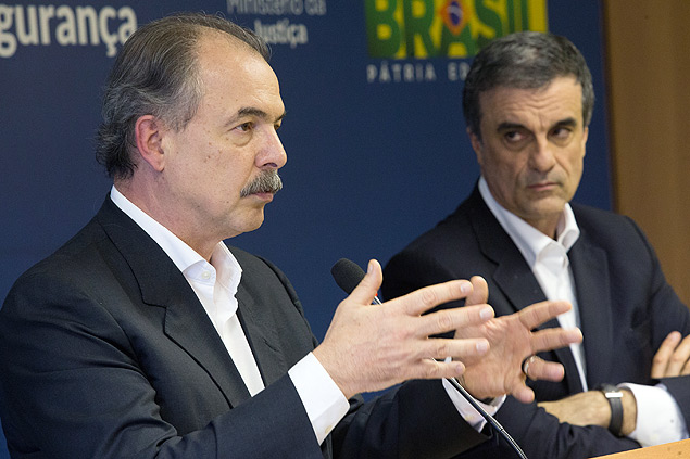 Os ministros Aloizio Mercadante (Casa Civil) e Jos Eduardo Cardozo (Justica) em entrevista coletiva