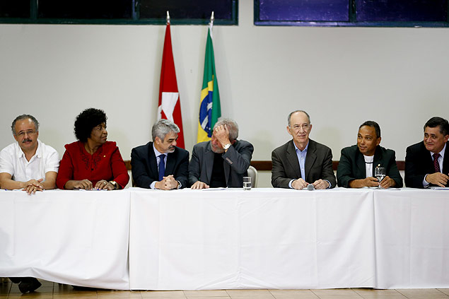 O ex-presidente Lula e o presidente do PT, Rui Falco, em reunio com a bancada petista no Congresso
