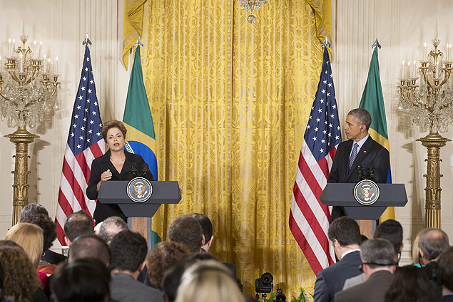 A presidente Dilma Rousseff dá entrevista em Washington ao lado do presidente Barack Obama