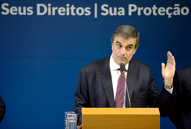 O ministro da Justia, Jose Eduardo Cardozo, durante lanamento do novo passaporte brasileiro