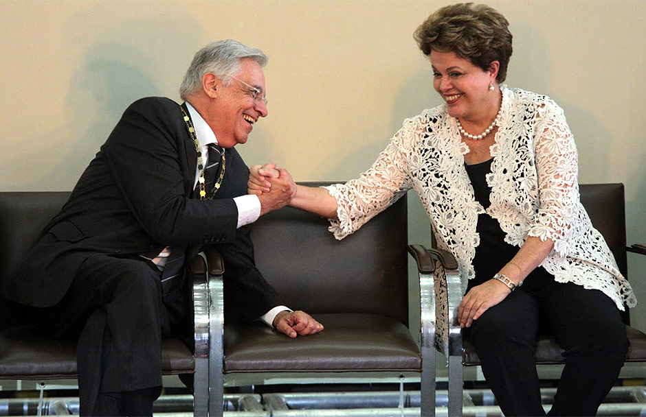 Dilma cumprimenta FHC ao ser homenageada na Prefeitura de So Paulo pelo ento prefeito Gilberto Kassab