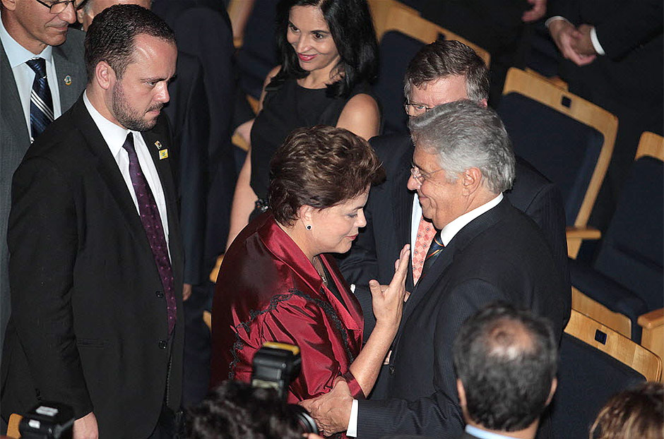 Dilma e FHC se encontram no comeo do primeiro mandato da petista, durante comemorao de 90 anos da Folha, na Sala So Paulo