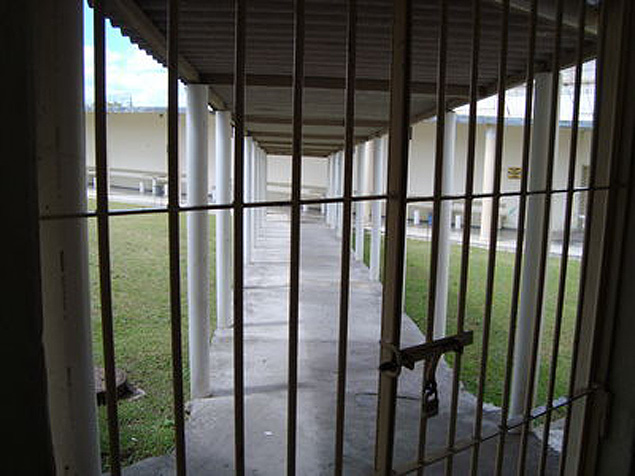 Corredor externo coberto no complexo mdico-penal do Paran