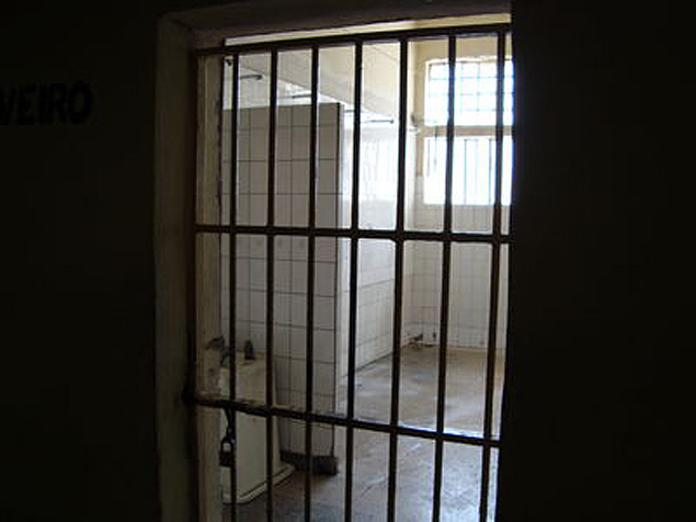 Local em que os detentos tomam banho no complexo mdico-penal do Paran