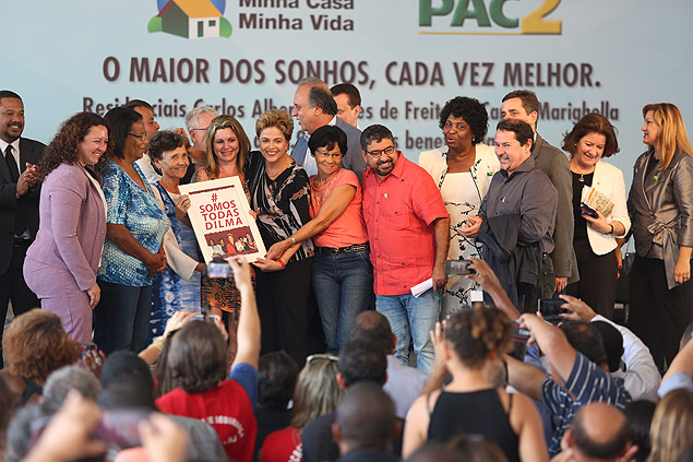 Dilma entrega chaves do minha Casa Minha Vida, em Maric