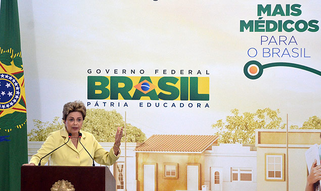 A presidente Dilma Rousseff faz balano sobre os 2 anos do programa Mais Mdicos, em braslia