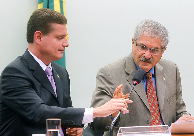 Os deputados Marcos Rotta (PMDB-AM,  esq.) e Jos Rocha (PR-BA), presidente e relator da CPI do BNDES