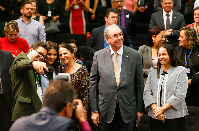 O deputado Eduardo Cunha e a cantora gospel Aline Barros, participam de culto no auditrio da Cmara