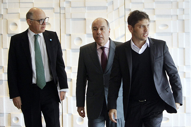 Hctor Timerman ( esq.) e Mauro Vieira (centro), ao lado do ministro argentino Axel Kicillof em maio