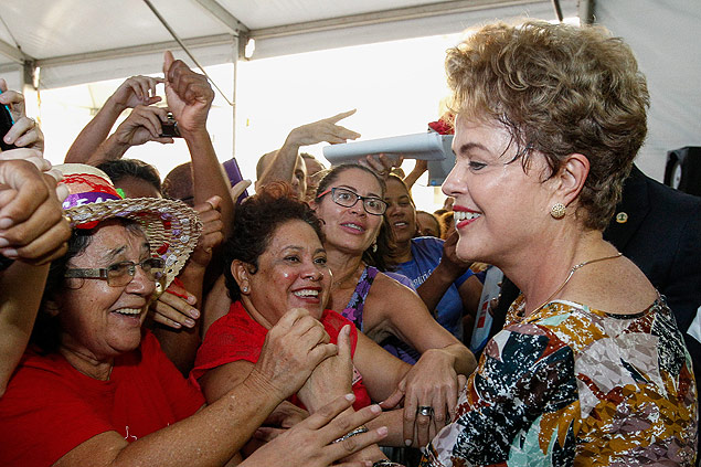 A presidente Dilma Rousseff durante cerimnia de entrega de casas em Caucaia (CE)