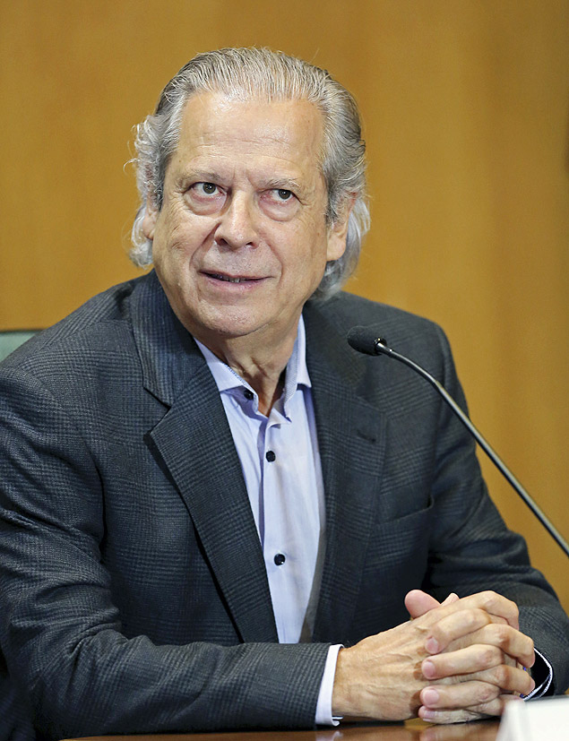 O ex-ministro José Dirceu durante sessão da CPI da Petrobras, em Curitiba; ele ficou calado