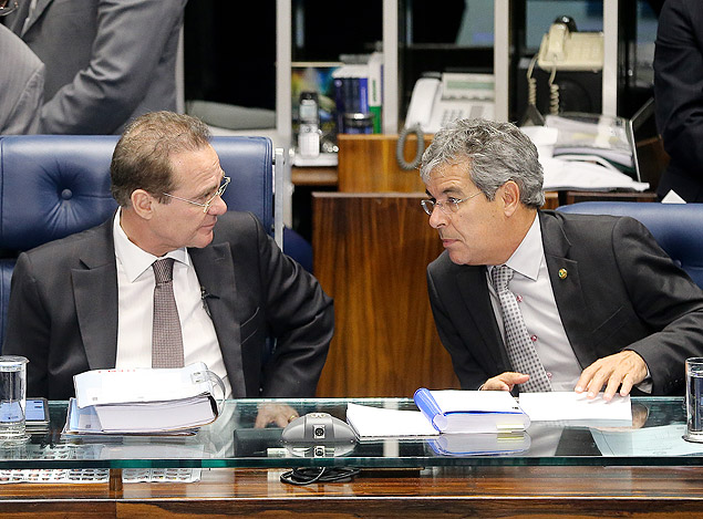 Renan Calheiros (PMDB-AL), afastado da presidncia do Senado, e seu sucessor, Jorge Viana (PT-AC)