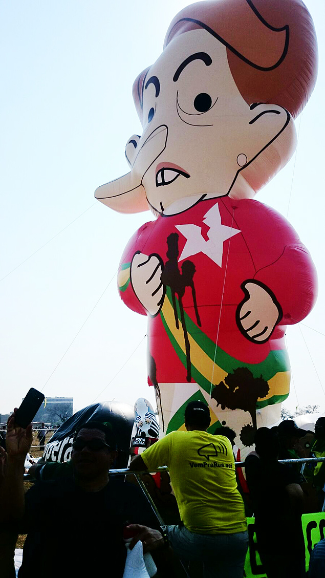 Movimento BrasilLegenda - Grupo contra o governo federal leva boneco inflável da presidente a desfile de 7 de setembro- Primeira imagem do boneco inflável da presidente Dilma Rousseff