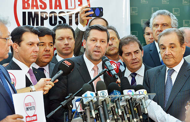 Partidos da oposio e deputados dissidentes lanam movimento "Basta de imposto, no  CPMF"