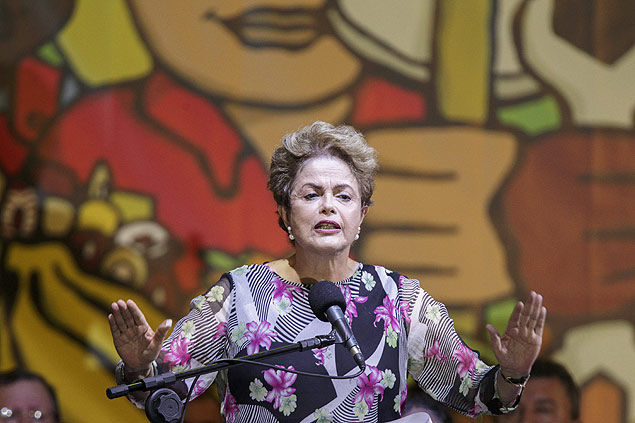 BRA52. SO BERNARDO DO CAMPO (BRASIL), 14/10/2015.- A presidente do Brasil, Dilma Rousseff participa hoje, quarta-feira 14 de outubro de 2015 do encontro com pequenos agricultores na cidade de So Bernanrdo do Campo (Brasil). EFE/Sebastio Moreira ORG XMIT: BRA52