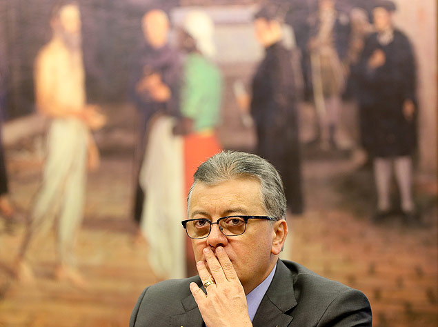 O presidente da Petrobras, Aldemir Bendine, depe na CPI que investiga a estatal
