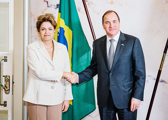 Swedish Prime Minister Stefan Lofven (L) and Brazil's President Dilma Rousseff pose for a picture upon her arrival for a meeting at the Rosenbad government office in Stockholm, on October 19, 2015. AFP PHOTO / JONATHAN NACKSTRAND ORG XMIT: jnk