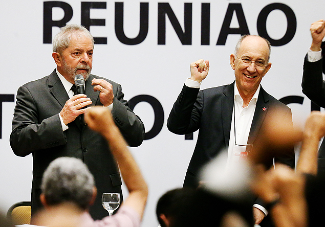 O ex-presidente Lula e o presidente do PT, Rui Falcâo comandam reunião do diretório nacional do PT em 2015
