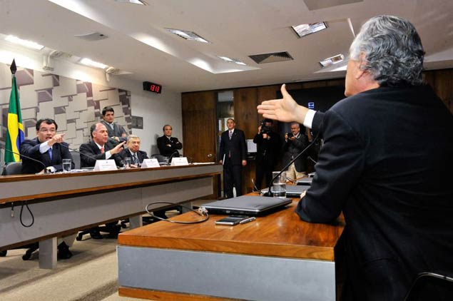 Discusso entre o senador Ronaldo Caiado (DEM-GO) e o ministro de Minas e Energia, Eduardo Braga