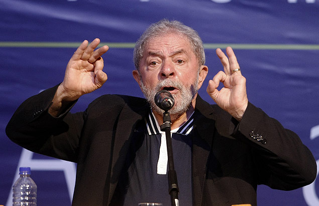 O ex-presidente Lula discursa na Colmbia
