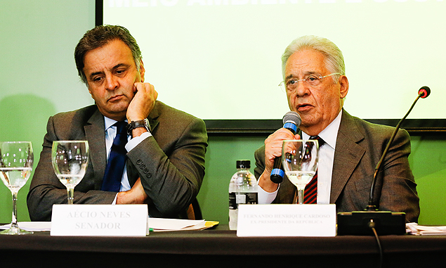 Aécio Neves e o ex-presidente Fernando Henrique Cardoso em evento promovido por fundação tucana